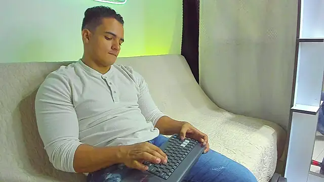 jhon nicolas online show from 7, 3, 2026