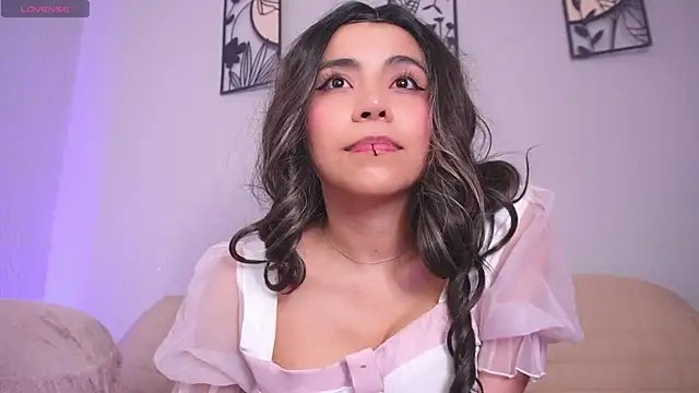 loveegirll1 online show from 15, 4, 2026