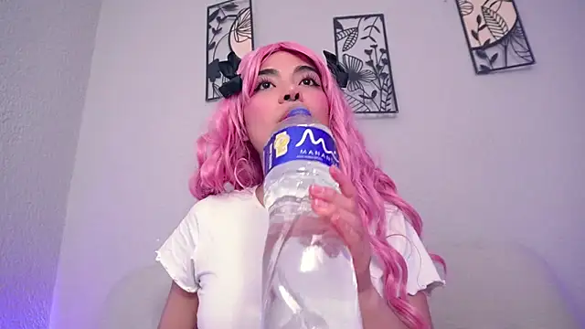 Snapshot of loveegirll1 chatting on 1, 3, 2026 loveegirll1 online show from 1, 3, 2026