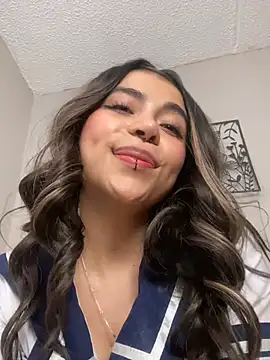 Snapshot of loveegirll1 chatting on 3, 2, 2026 loveegirll1 online show from 3, 2, 2026