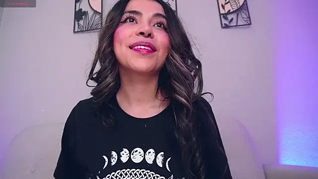 Snapshot of loveegirll1 chatting on 27, 2, 2026 loveegirll1 online show from 27, 2, 2026