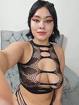 Snapshot of zoe_love18 chatting on 5, 6, 2026 zoe love18 online show from 5, 6, 2026