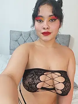 Snapshot of zoe_love18 chatting on 20, 5, 2026 zoe love18 online show from 20, 5, 2026