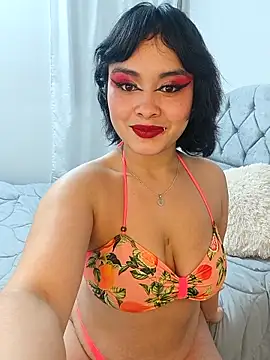 Snapshot of zoe_love18 chatting on 25, 4, 2026 zoe love18 online show from 25, 4, 2026