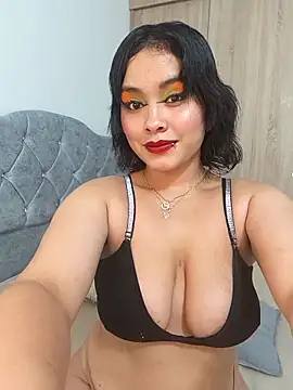 Snapshot of zoe_love18 chatting on 5, 5, 2026 zoe love18 online show from 5, 5, 2026