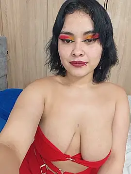 Snapshot of zoe_love18 chatting on 17, 5, 2026 zoe love18 online show from 17, 5, 2026