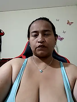 Snapshot of BustySexy_Nataly chatting on 5, 5, 2026 BustySexy Nataly online show from 5, 5, 2026