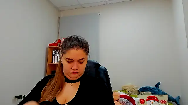 Snapshot of Maddinia chatting on 6, 2, 2026 Maddinia online show from 6, 2, 2026