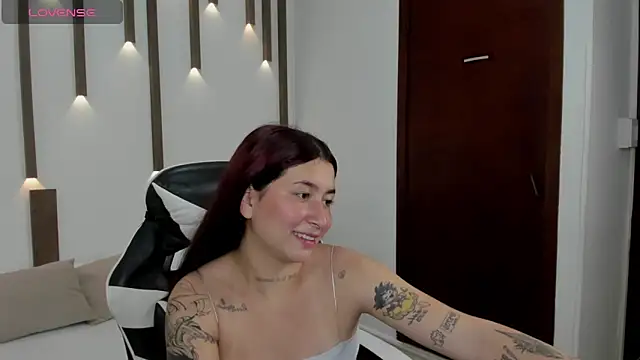 charlottee27  online show from 9, 4, 2026