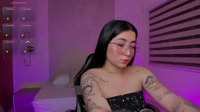 charlottee27  online show from 14, 5, 2026