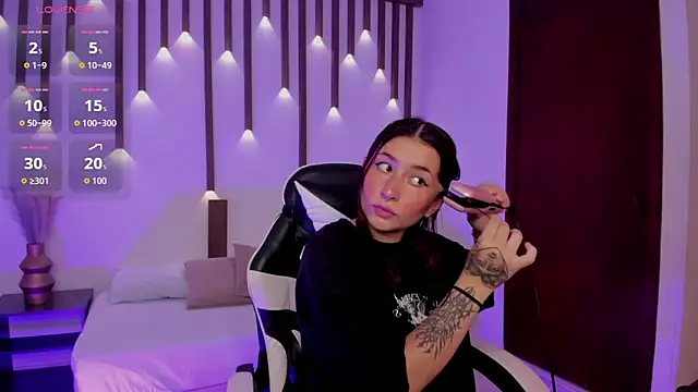 charlottee27  online show from 11, 4, 2026