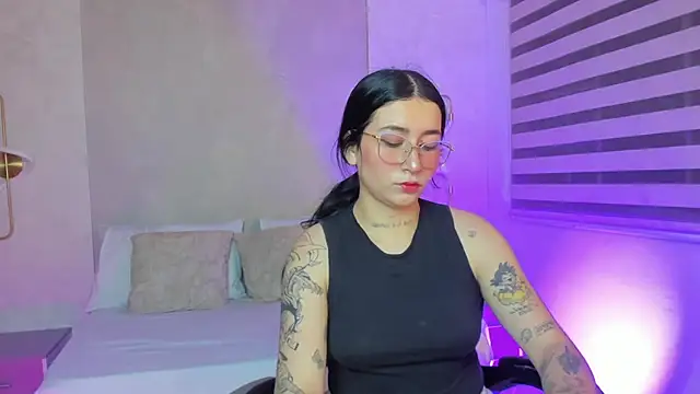 charlottee27  online show from 20, 5, 2026