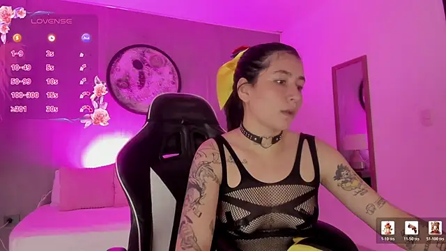 Snapshot of charlottee27_ chatting on 21, 6, 2026 charlottee27 online show from 21, 6, 2026