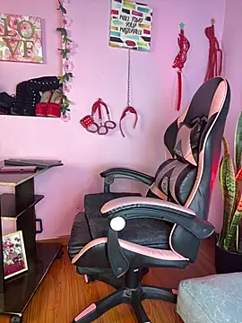 kenia thompsom01 online show from 10, 3, 2026