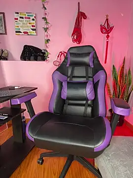 kenia thompsom01 online show from 15, 4, 2026