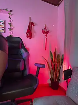 kenia thompsom01 online show from 17, 4, 2026