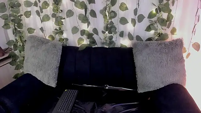 chloe petite2 online show from 30, 4, 2026
