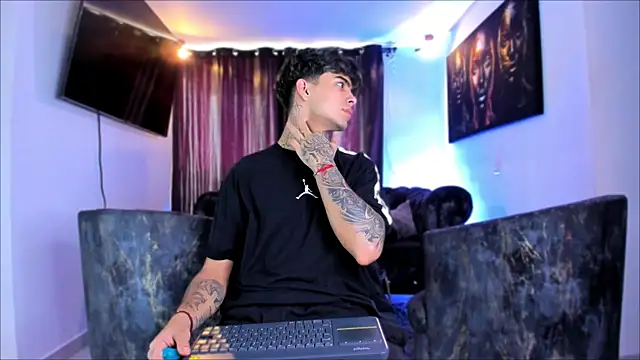 Snapshot of miguel_aguirre_ chatting on 24, 2, 2026 miguel aguirre online show from 24, 2, 2026