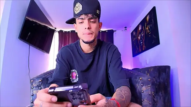 Snapshot of miguel_aguirre_ chatting on 13, 2, 2026 miguel aguirre online show from 13, 2, 2026