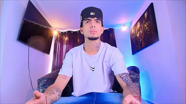 Snapshot of miguel_aguirre_ chatting on 9, 2, 2026 miguel aguirre online show from 9, 2, 2026