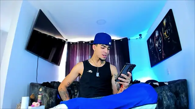 Snapshot of miguel_aguirre_ chatting on 5, 2, 2026 miguel aguirre online show from 5, 2, 2026