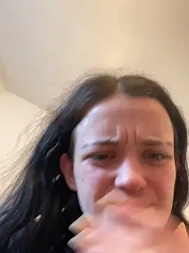 LeonieClaire online show from 3, 3, 2026