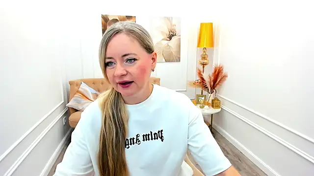 Snapshot of CharlotteKerti chatting on 27, 6, 2026 CharlotteKerti online show from 27, 6, 2026