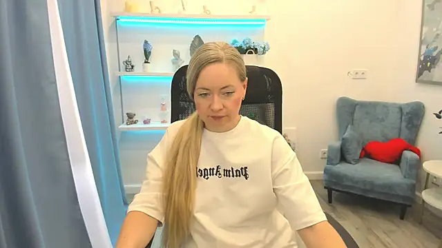 Snapshot of CharlotteKerti chatting on 17, 6, 2026 CharlotteKerti online show from 17, 6, 2026