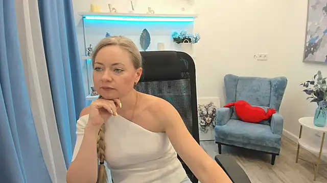 Snapshot of CharlotteKerti chatting on 27, 5, 2026 CharlotteKerti online show from 27, 5, 2026
