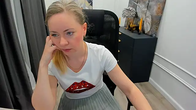 Snapshot of CharlotteKerti chatting on 18, 5, 2026 CharlotteKerti online show from 18, 5, 2026