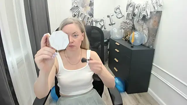 Snapshot of CharlotteKerti chatting on 20, 5, 2026 CharlotteKerti online show from 20, 5, 2026