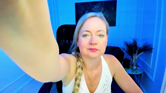 Snapshot of CharlotteKerti chatting on 10, 7, 2026 CharlotteKerti online show from 10, 7, 2026