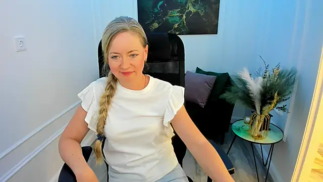 Snapshot of CharlotteKerti chatting on 25, 5, 2026 CharlotteKerti online show from 25, 5, 2026