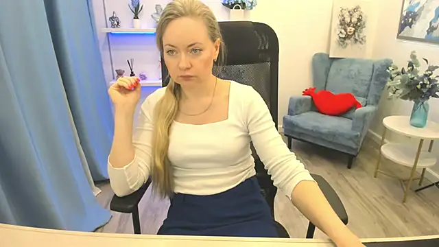CharlotteKerti online show from 14, 4, 2026