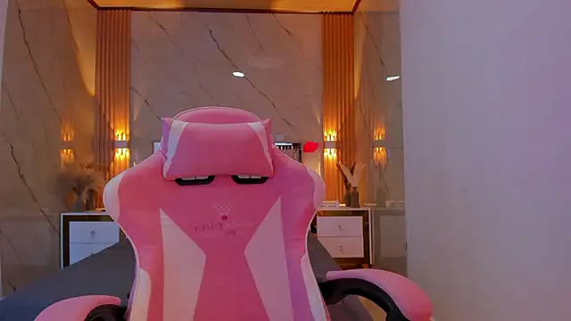 Snapshot of avigail_xo chatting on 7, 2, 2026 avigail xo online show from 7, 2, 2026