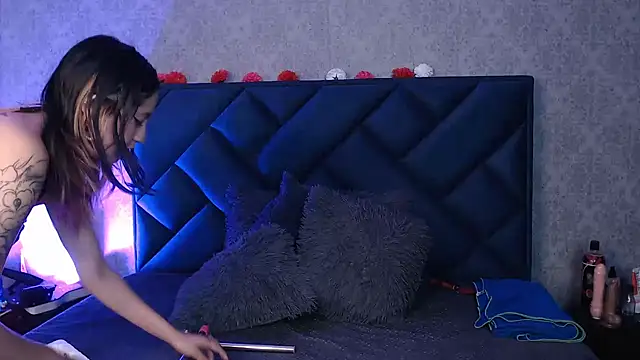 Lia tomson online show from 10, 4, 2026