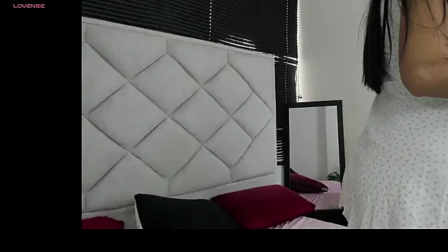 Layla Charlotte online show from 26, 3, 2026