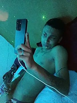 Snapshot of miguelit21 chatting on 5, 3, 2026 miguelit21 online show from 5, 3, 2026