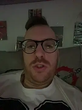 Snapshot of io1Elian chatting on 14, 4, 2026 io1Elian online show from 14, 4, 2026