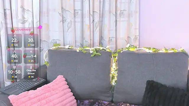 Snapshot of Sylvara_bx chatting on 4, 7, 2026 Sylvara bx online show from 4, 7, 2026