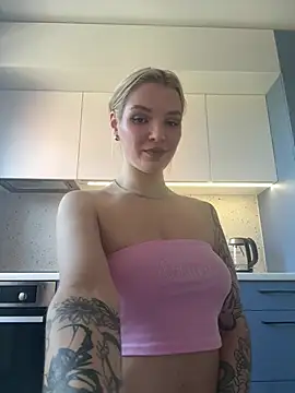 Snapshot of SinLuna_ chatting on 23, 6, 2026 SinLuna online show from 23, 6, 2026