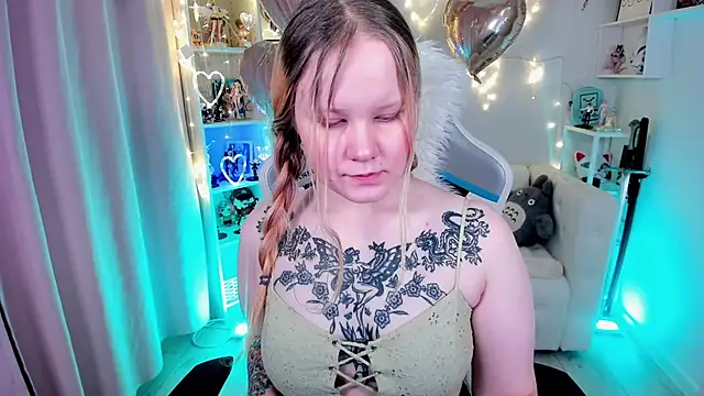 Snapshot of AnnieVibe chatting on 15, 2, 2026 AnnieVibe online show from 15, 2, 2026