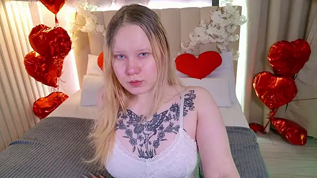 Snapshot of AnnieVibe chatting on 10, 2, 2026 AnnieVibe online show from 10, 2, 2026