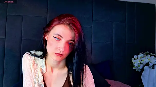 NicoleLuxe online show from 15, 5, 2026