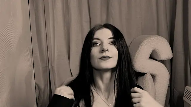 NicoleLuxe online show from 29, 3, 2026