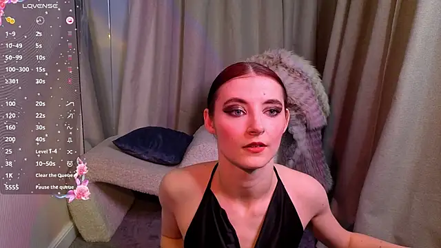 NicoleLuxe online show from 2, 4, 2026