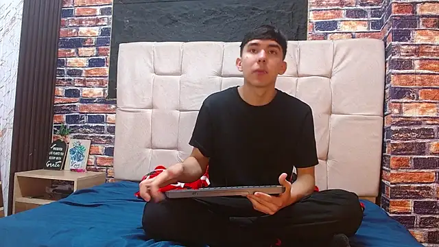 Snapshot of massimoferrera303av chatting on 19, 2, 2026 massimoferrera303av online show from 19, 2, 2026