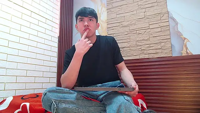 Snapshot of massimoferrera303av chatting on 2, 2, 2026 massimoferrera303av online show from 2, 2, 2026