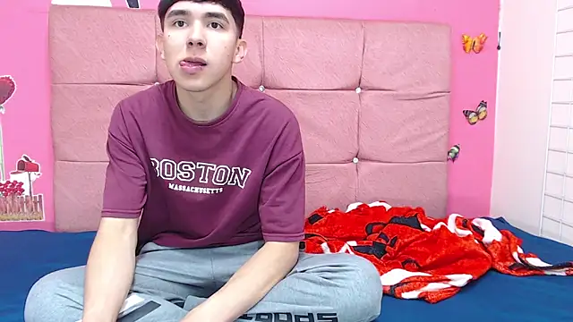 Snapshot of massimoferrera303av chatting on 15, 2, 2026 massimoferrera303av online show from 15, 2, 2026