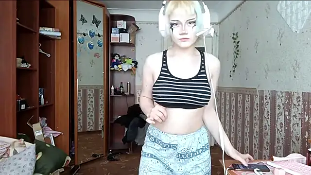 Snapshot of KathernSaulters chatting on 3, 3, 2026 KathernSaulters online show from 3, 3, 2026